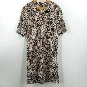 Lord Taylor Leopard print shift style dressVNeck with pocketsMedium